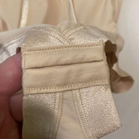 Maidenform Ultra Firm Convertible Body Shaper with Built in Underwire Bra 34C - Picture 6 of 11